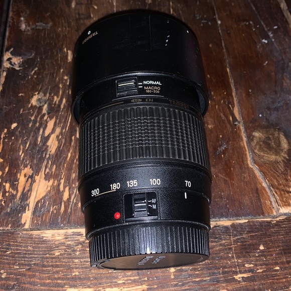 Tamron camera lens . 70-300mm F/4 -5.6 Macro lens for DSLR Canon camera . - Picture 2 of 2